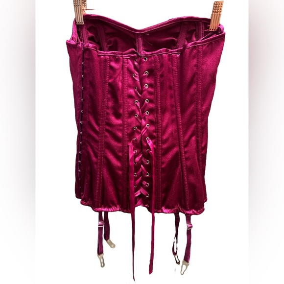 FREDEICKS OF HOLLYWOOD Sexy Ruched Corset - Picture 2 of 6